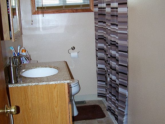 5th image of 14 Cedar Ln
