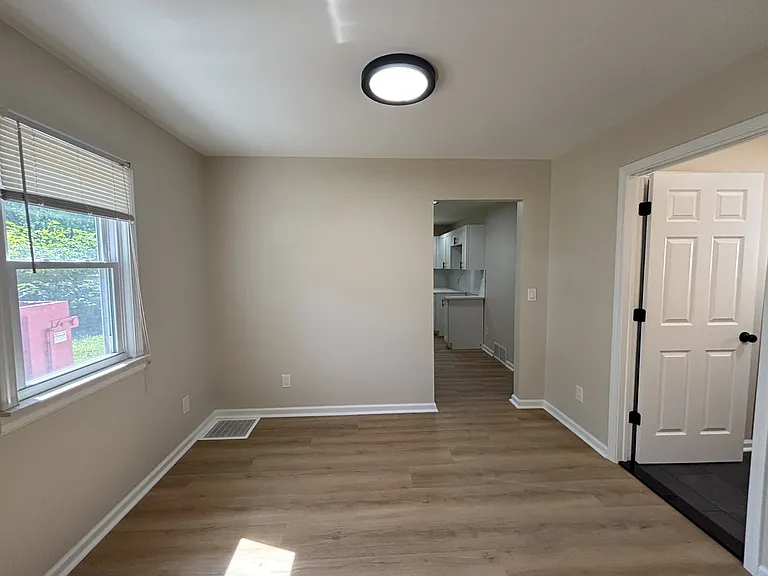 1470 Donovan St — Photo 4