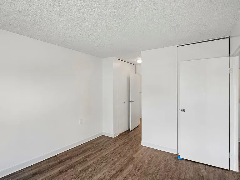 Riverview Apartments — Photo 41