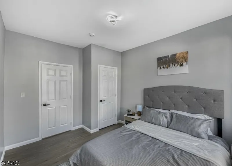 4 bed, 1.0 bath, $2,400 — Photo 3