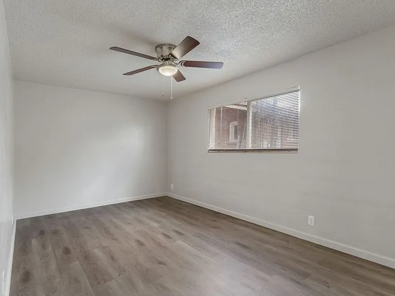 228 Stewart — Photo 7