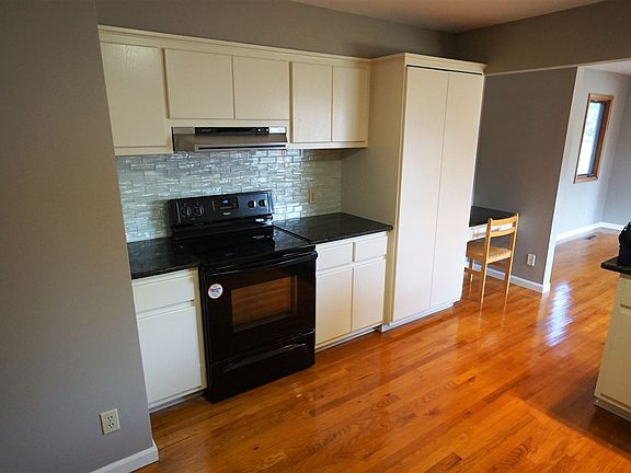 5th image of 20 Scarlett Dr