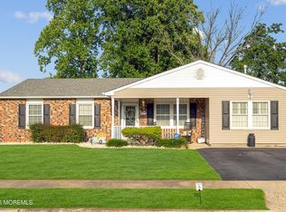 17 Evergreen Pl, Howell, NJ 07731