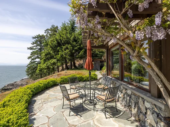 1299 Fairweather Rd, Bowen Island, BC V0N 1G2