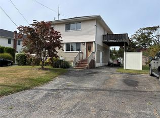 (Undisclosed Address), West Babylon, NY 11704