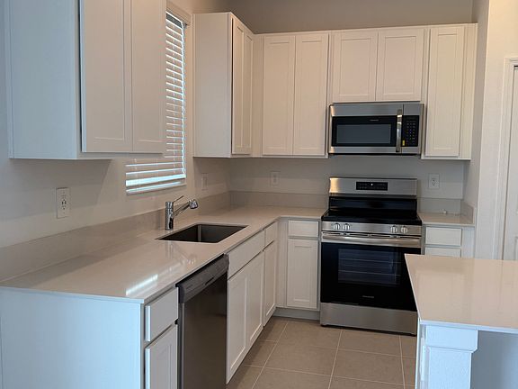 4th image of 2060 Armstrong Ave