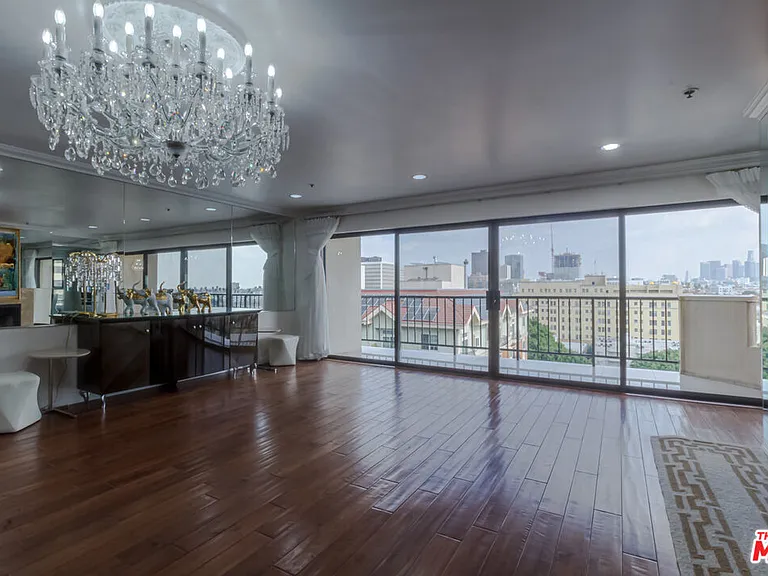 727 S Ardmore Ave #906 — Photo 3