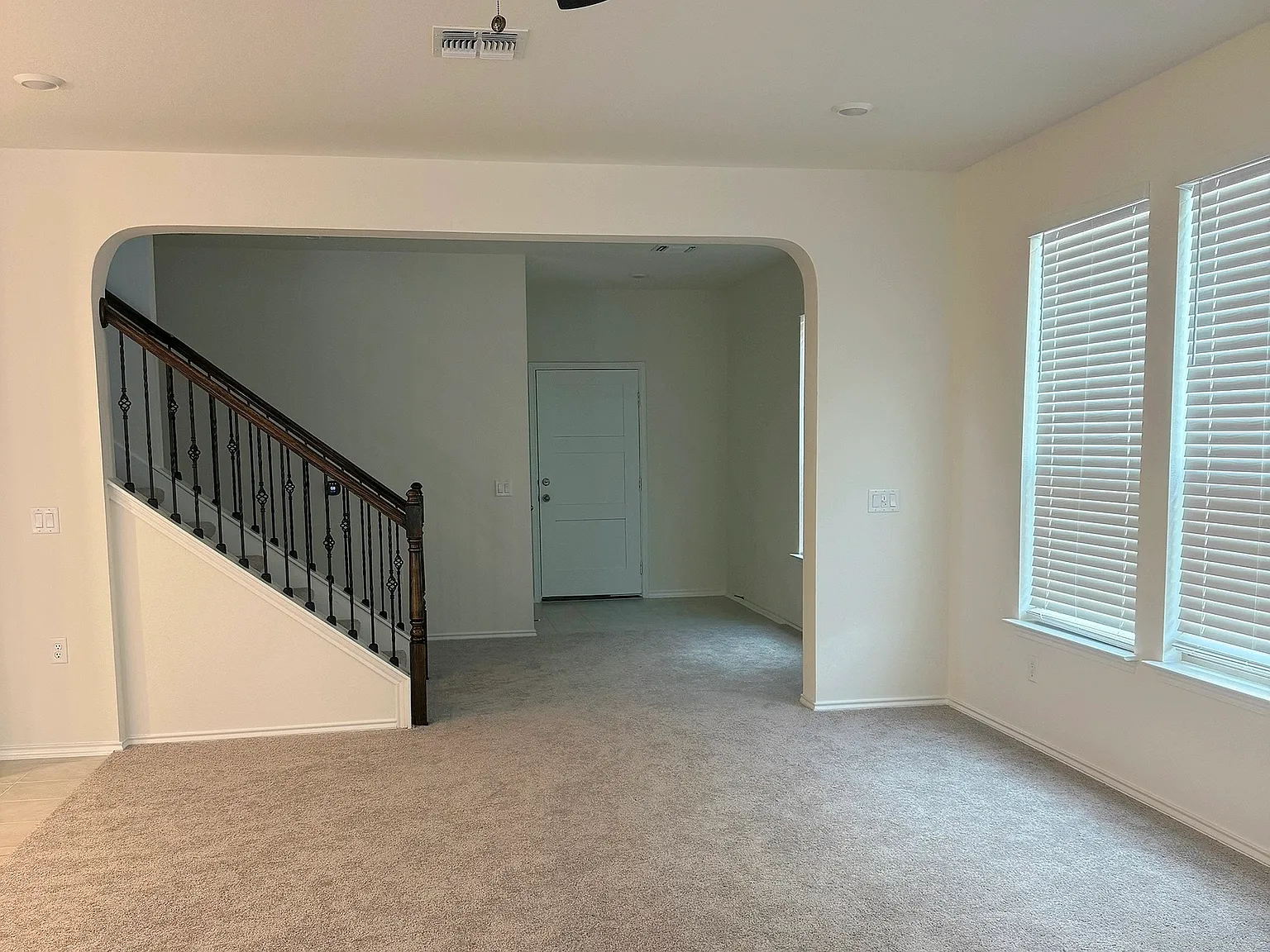 4 bed, 2.5 bath, 2587 sqft, $2,450 — Photo 3