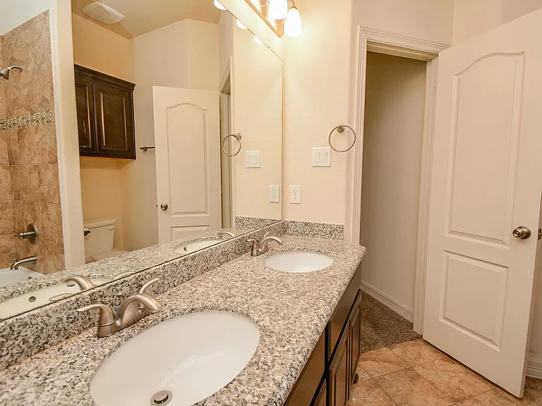 23610 Esperia St — Photo 24