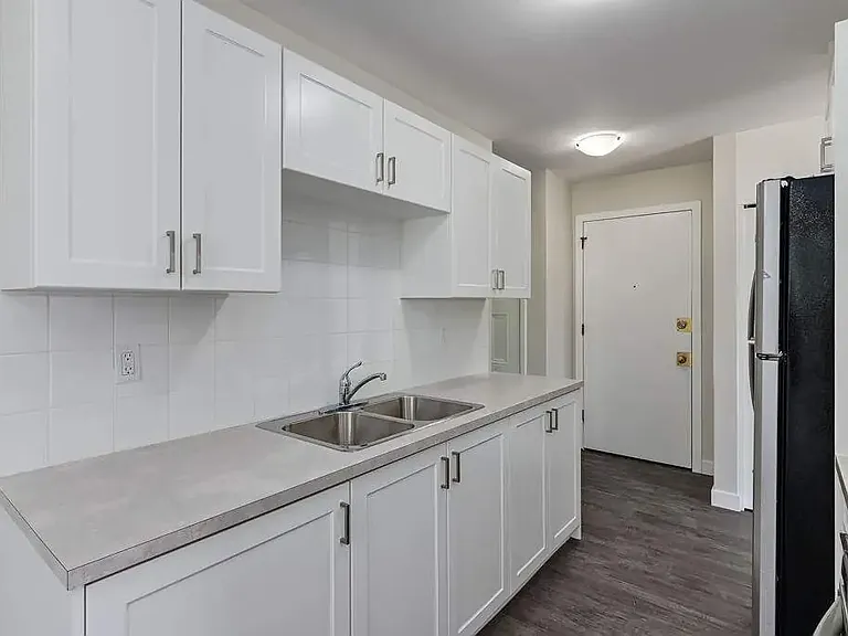 549 Belfast St SE #5 — Photo 6