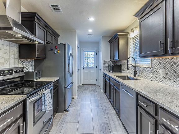 5th image of 1202 Spring St