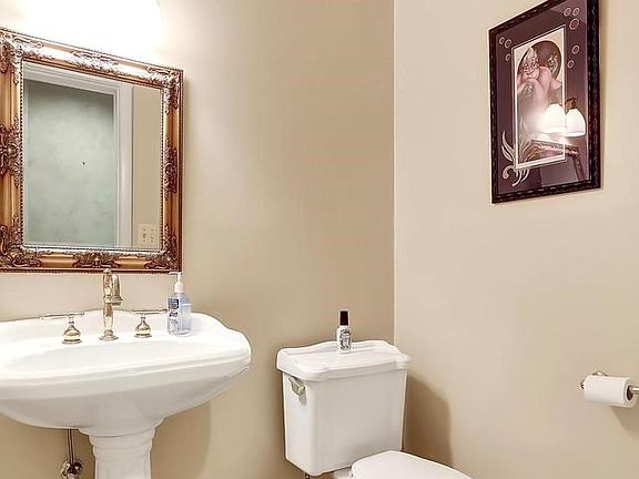 Powder Room 1st Floor