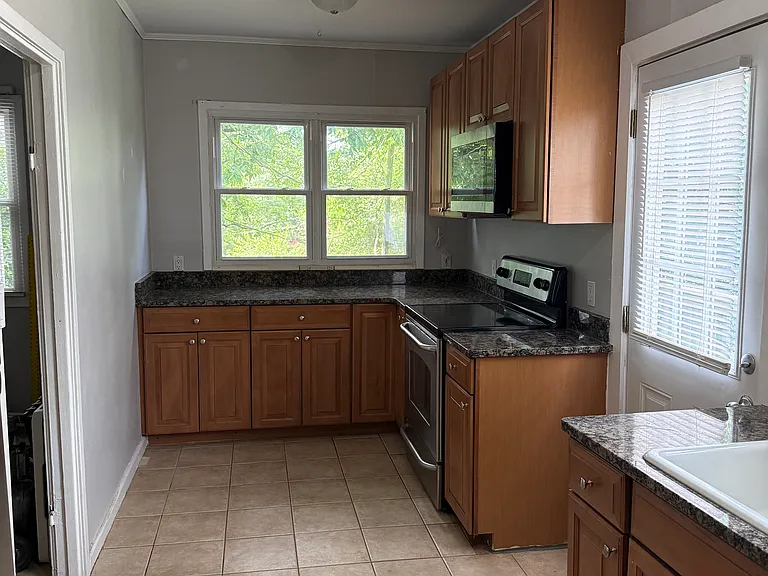 109 Buist Ave — Photo 18