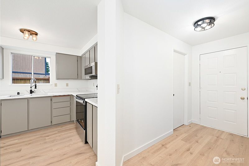 5th image of 3013 M Street NE