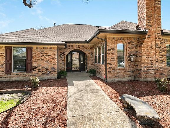 3rd image of 1808 Knob Hill Dr