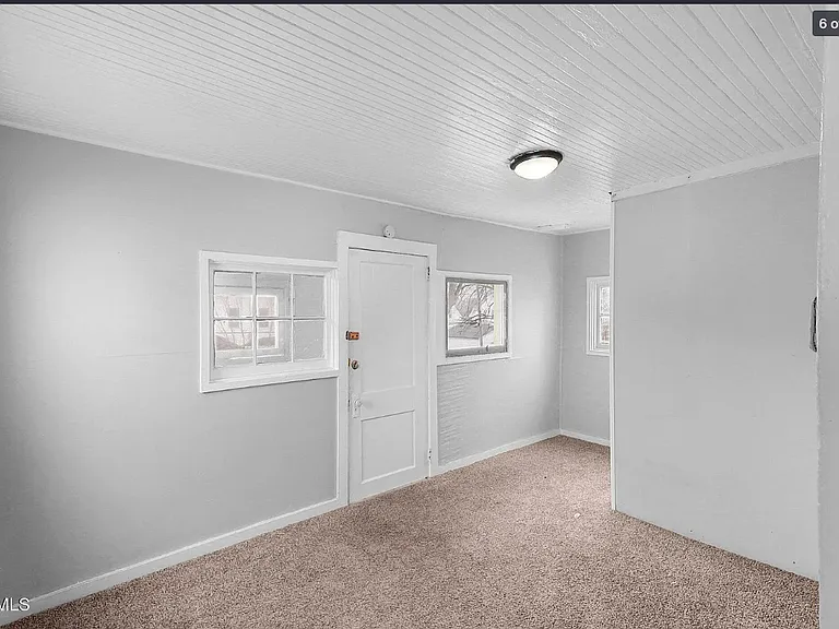 1752 Arlington Ave #3 — Photo 2