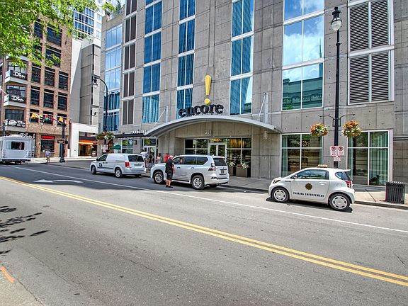2nd image of 301 Demonbreun St Unit 803