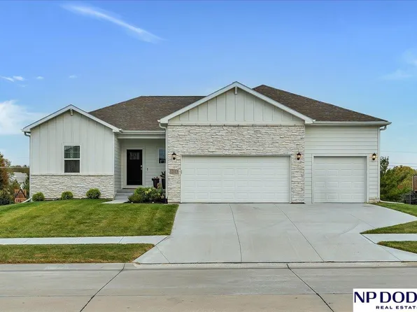 12113 S 204th Ave, Gretna, NE 68028