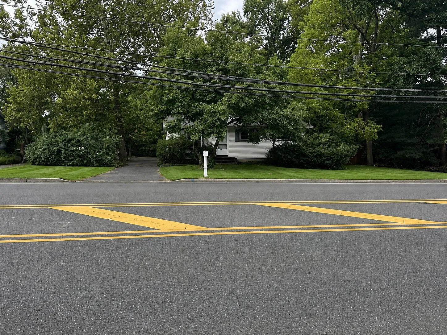 3 bed, 862 sqft, $3,350 — Photo 3