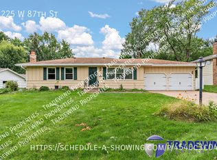 3225 W 87th St, Bloomington, MN 55431