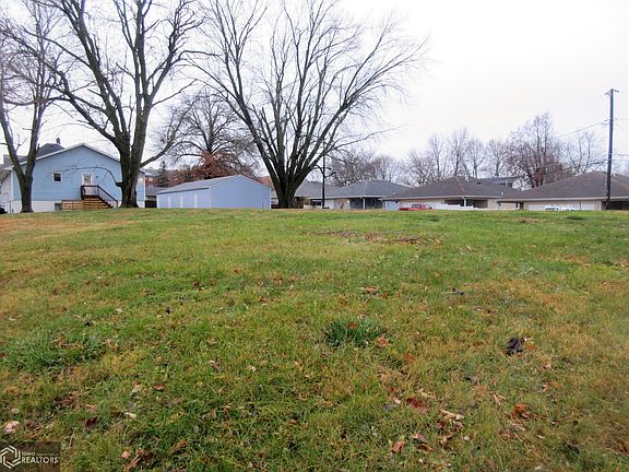 4th image of 327 North Ln