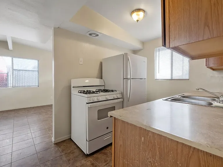 1804 N 11th Ave #2 — Photo 4