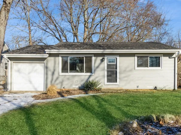1002 Bloner Pkwy, Fox River Grove, IL 60021