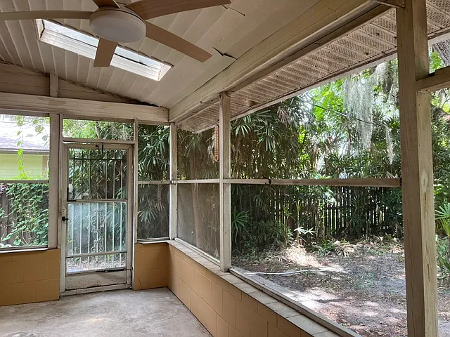 Screen porch
