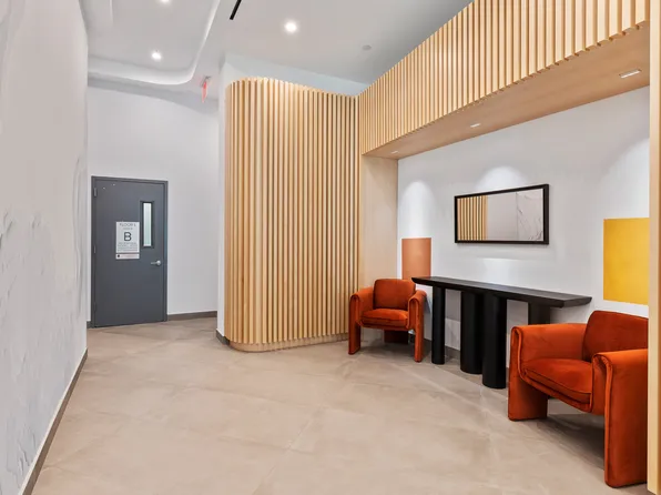 540 Waverly Avenue image 5 of 7