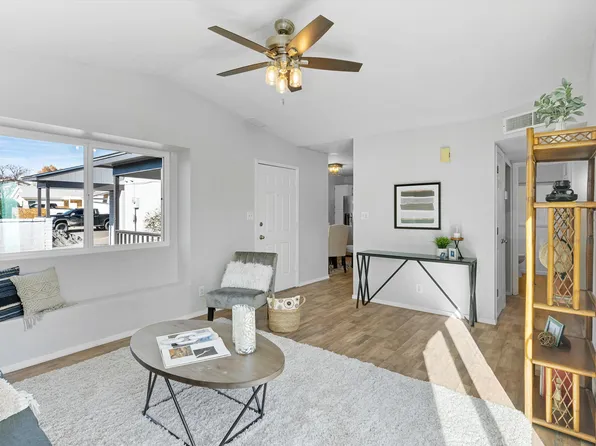 196 Pearl Dr NE, Rio Rancho, NM 87124