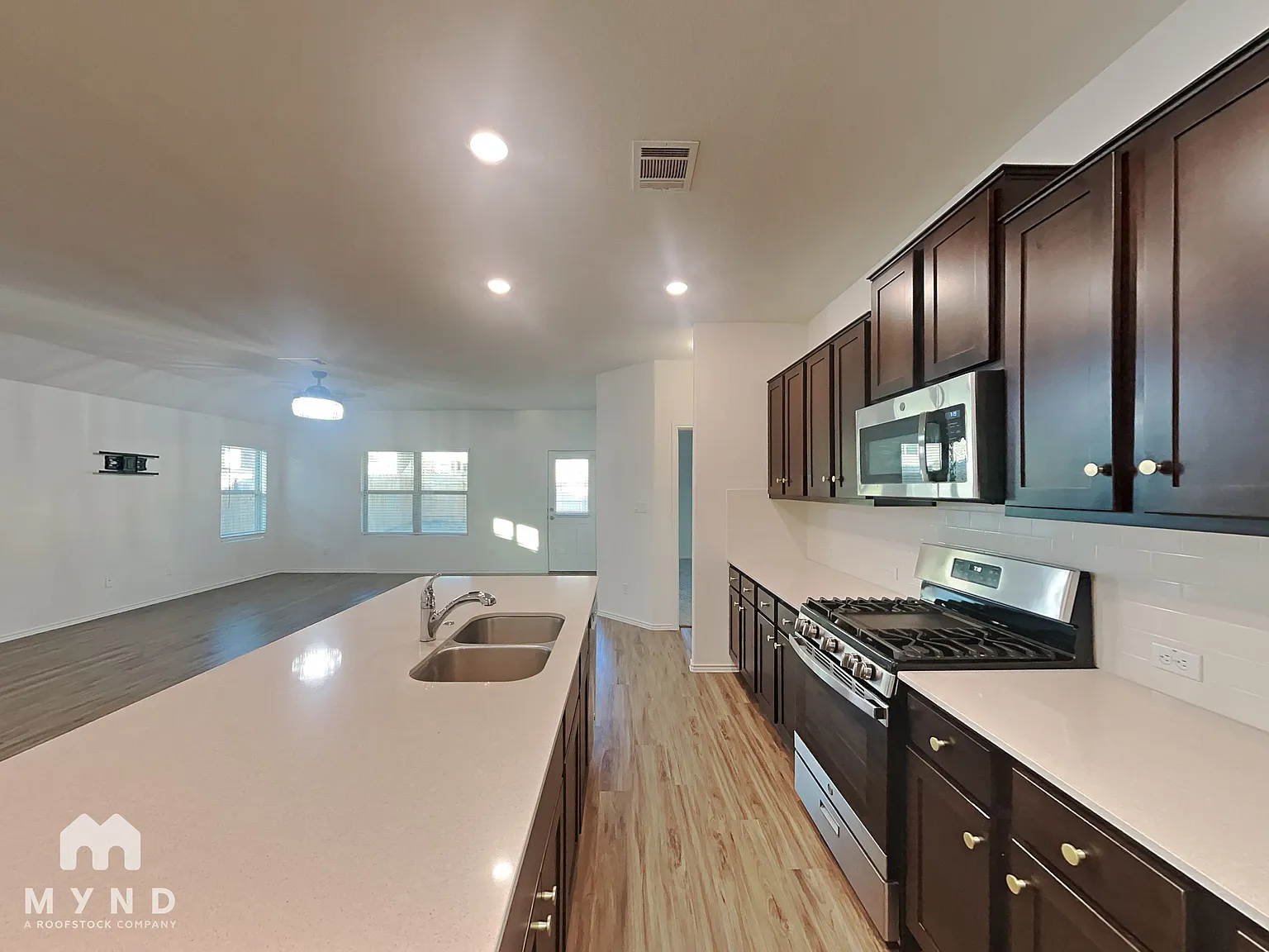 3 bed, 2.0 bath, 1980 sqft, $2,250 — Photo 4
