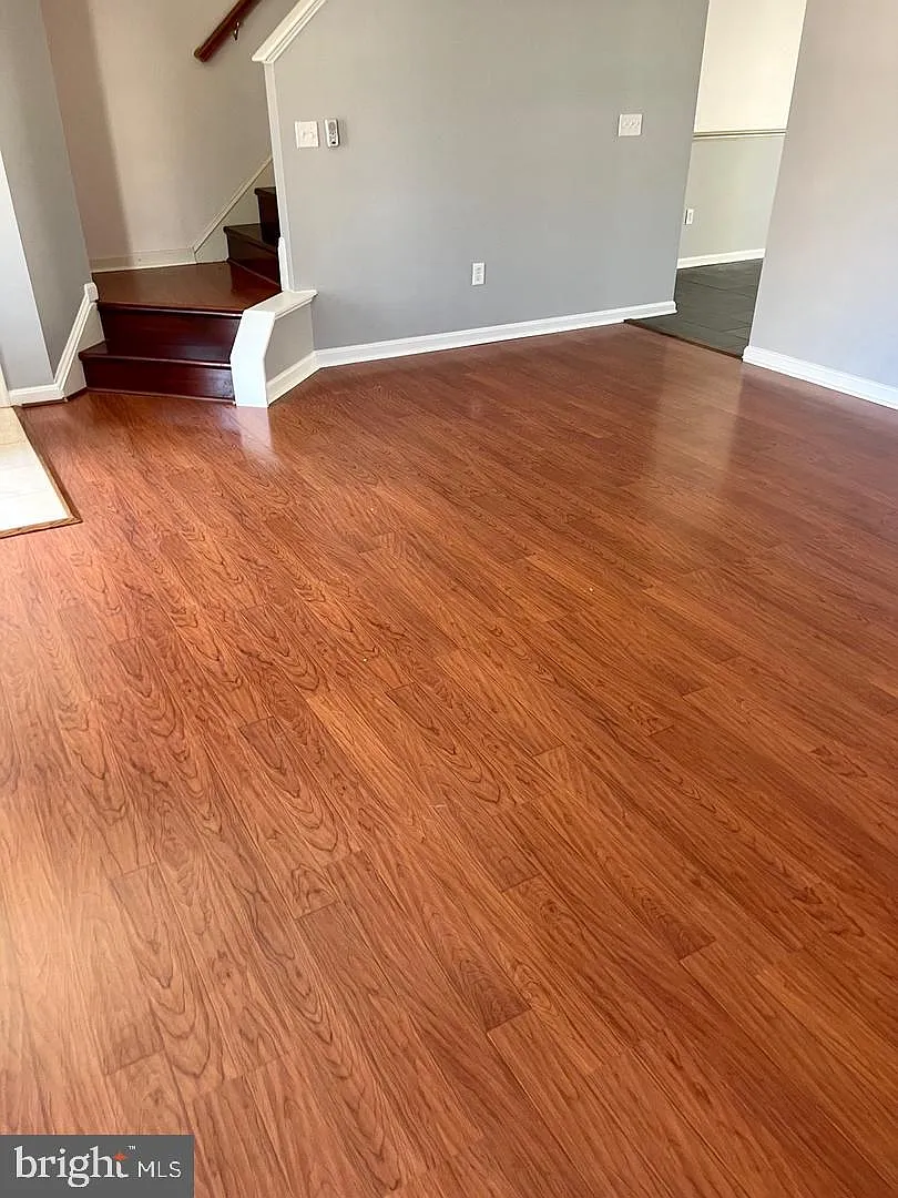 3 bed, 2.5 bath, 1408 sqft, $2,100 — Photo 3