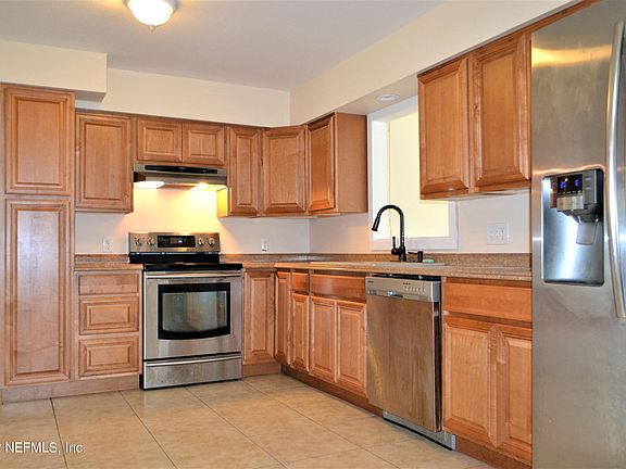 3rd image of 1109 Gano Ave