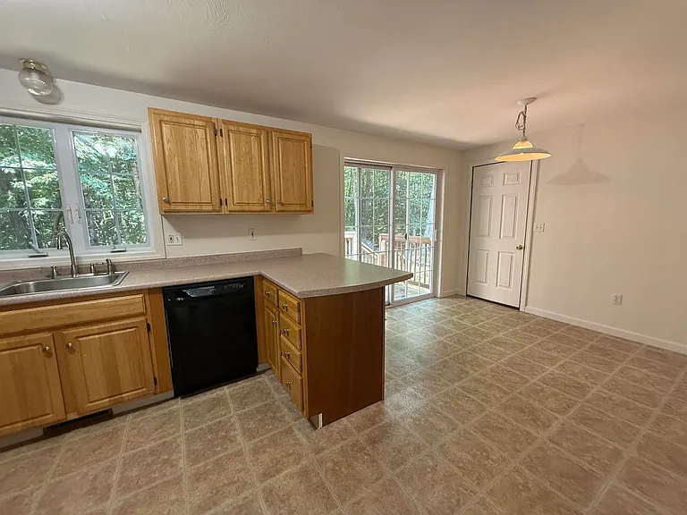 144 Main St #3 — Photo 5