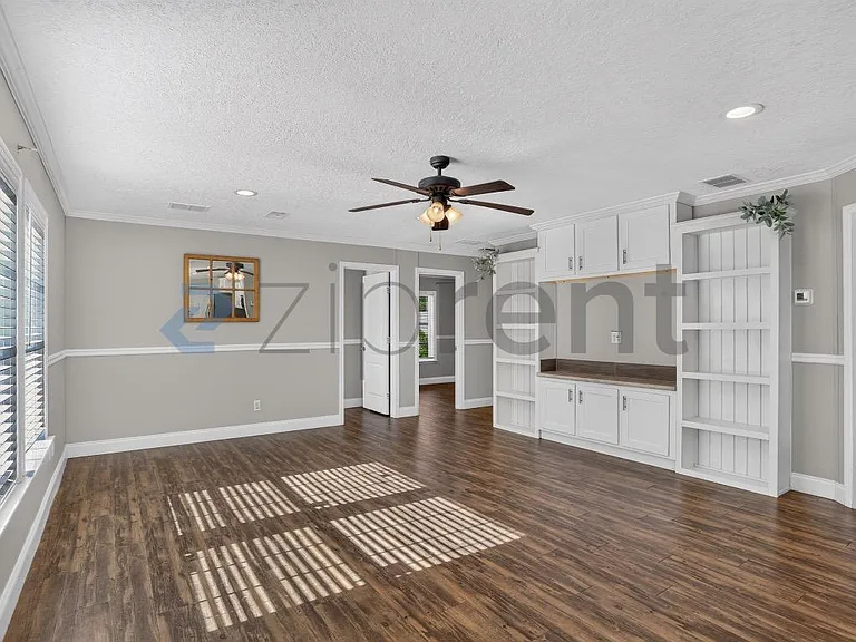 26 Hillandale St — Photo 13