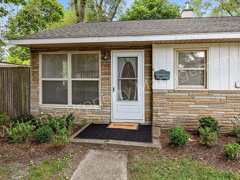 22921 Rosewood St — Photo 2