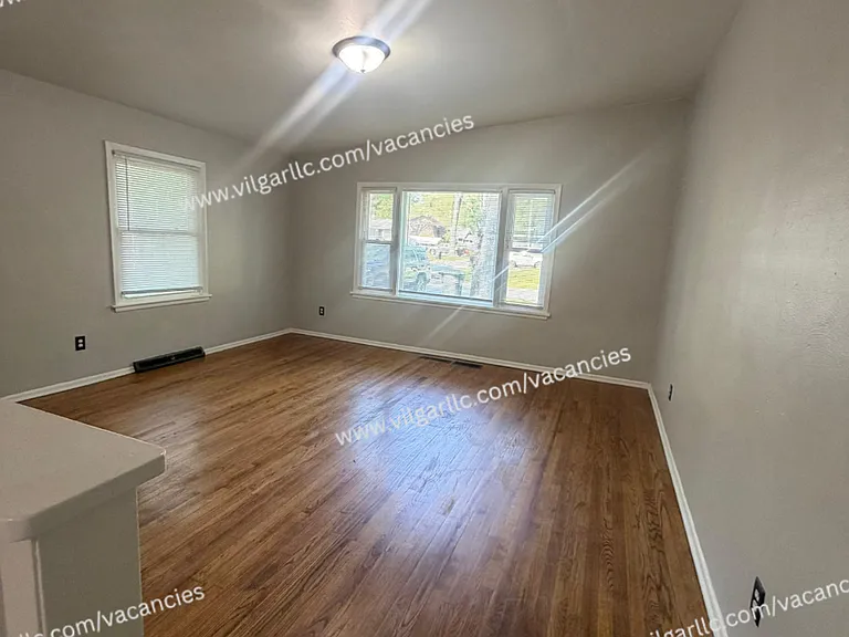 2783-2785 Brown St — Photo 9