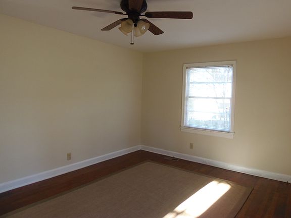 3rd image of 2815 Shady Lawn Dr
