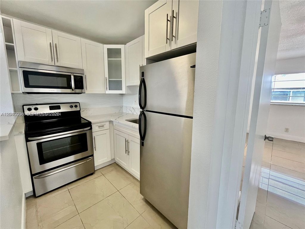 241 SE 9th Ave APT 207, photo 4