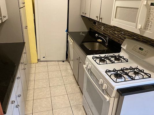3rd image of 68-64 Yellowstone Blvd #10