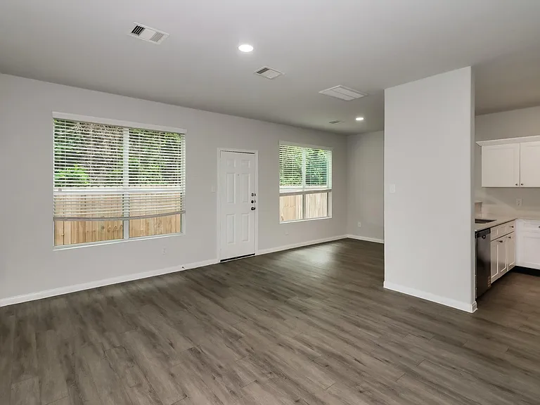 5802 Santa Bernadetta — Photo 9