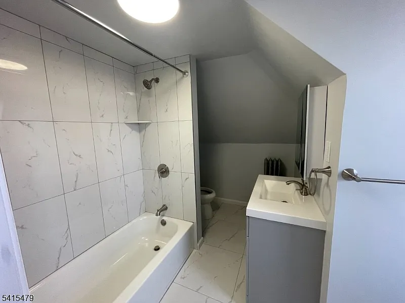 2 bed, 1.0 bath, $1,650 — Photo 3