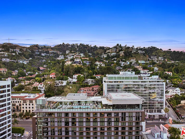 8420 Sunset Blvd #405 — Photo 32