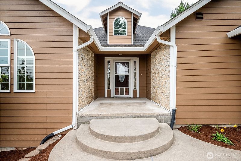 2nd image of 215 Paxton Road
