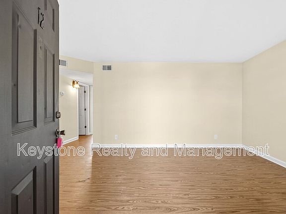 2nd image of 812 Pembroke Oak Grove Rd APT 16