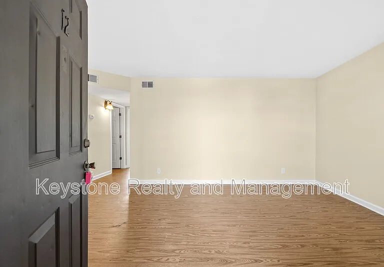 812 Pembroke Oak Grove Rd #16 — Photo 2