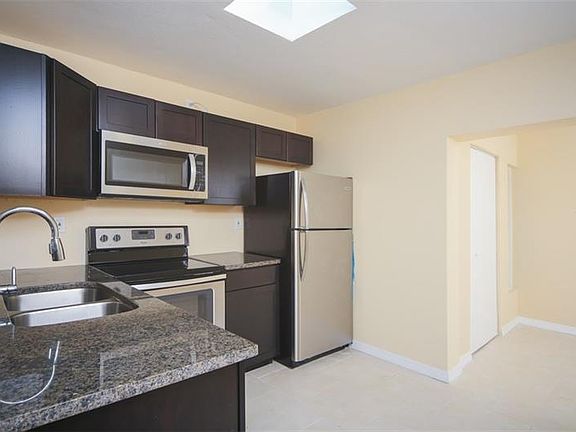 5th image of 3240 Williamsburg St