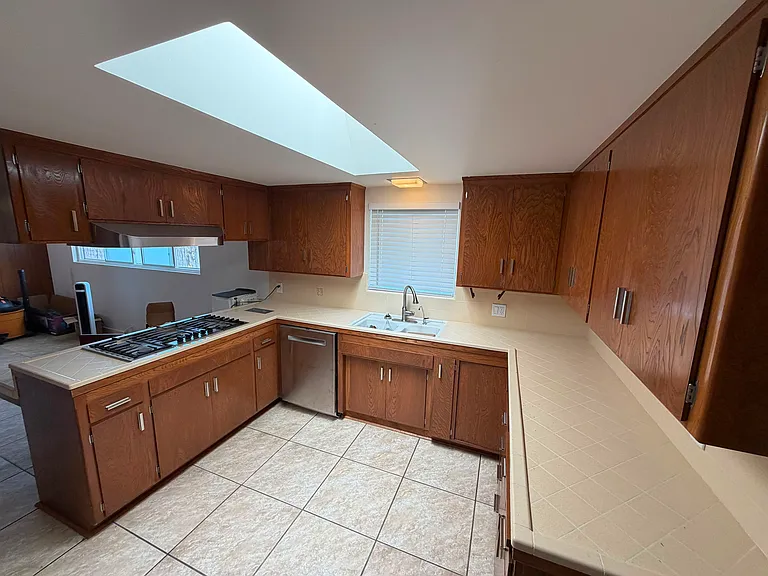 1300 Oak Ave — Photo 3