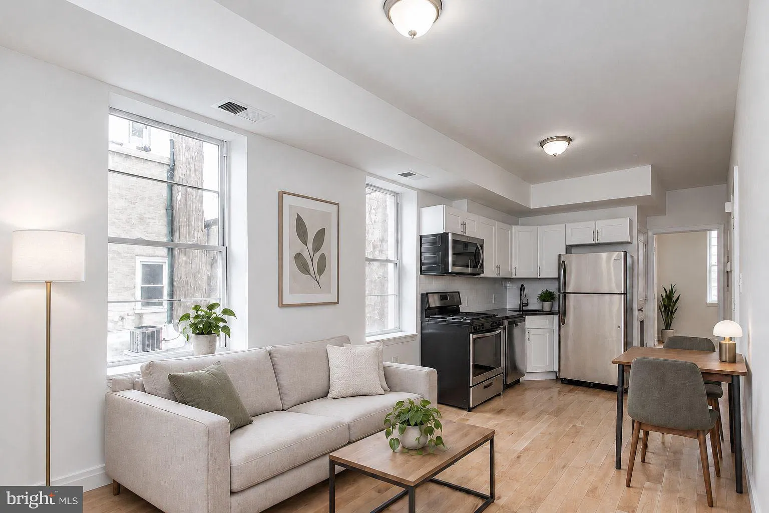2 bed, 1.0 bath, 800 sqft, $1,650 — Photo 1