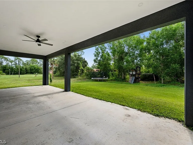 14 Truman Ave — Photo 3